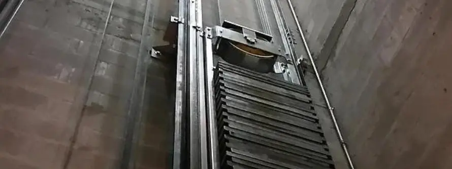 Asansör karşı ağırlık sisteminin görünümü